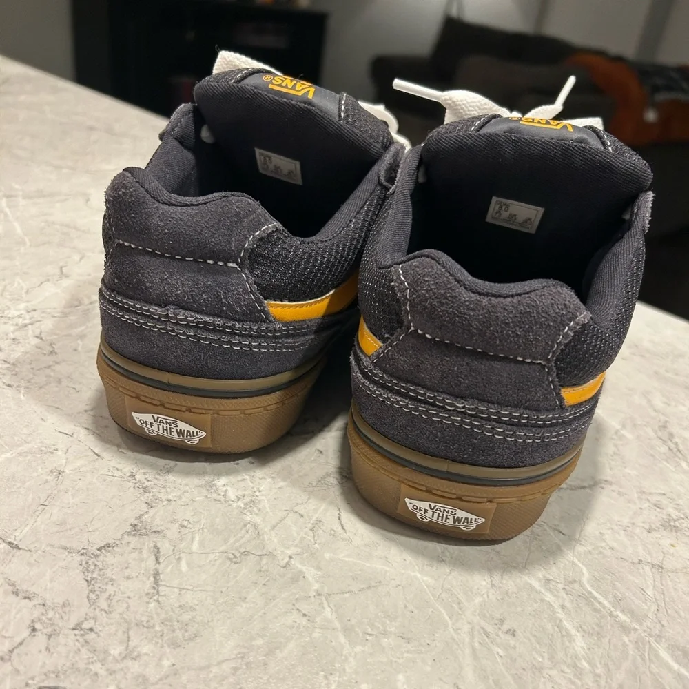 Vans navy/yellow with gum bottom - Picture 3 of 4